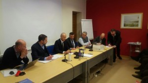 Il-tavolo-con-gli-assessori-e-i-rispettivi-funzionari